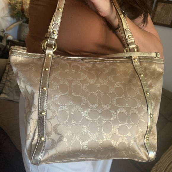 Authentic COACH LUREX METALLIC LEATHER W STUDS ZIP TOP SHOULDER BAG (EUC) - Picture 4 of 16